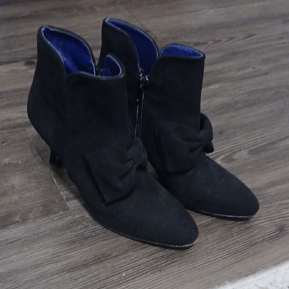 Valentina Rangoni Black Bow Kitten Heeled Booties Size 7.5